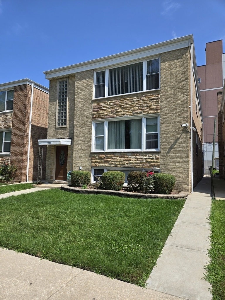 6039 N Artesian Avenue - Photo 0