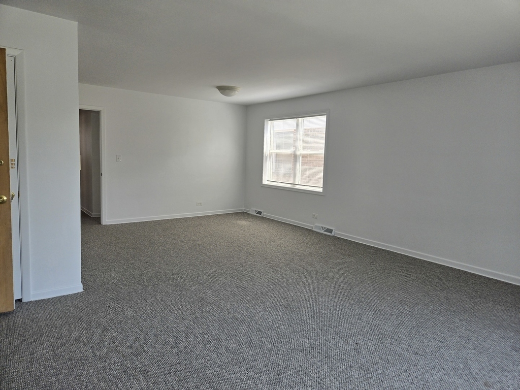 6039 N Artesian Avenue - Photo 3