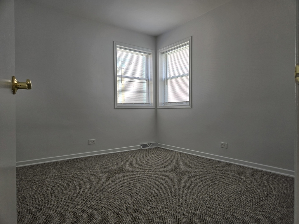 6039 N Artesian Avenue - Photo 12
