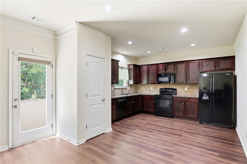 906 Donington Circle - Photo 10