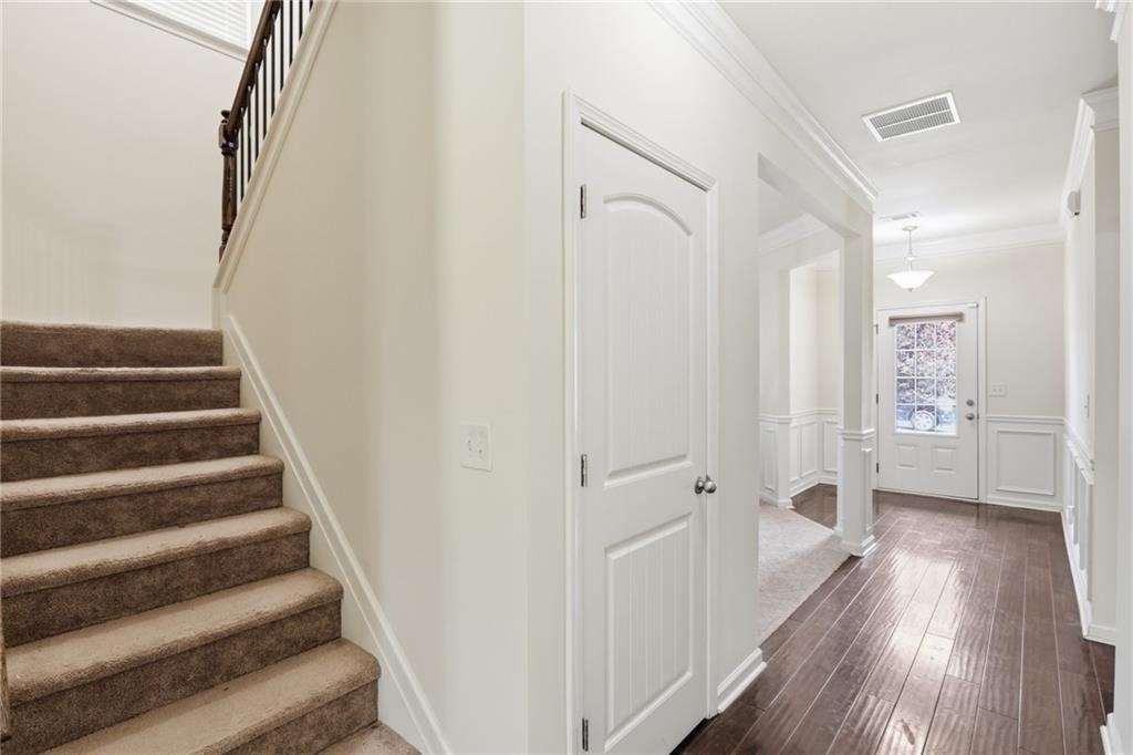 906 Donington Circle - Photo 7