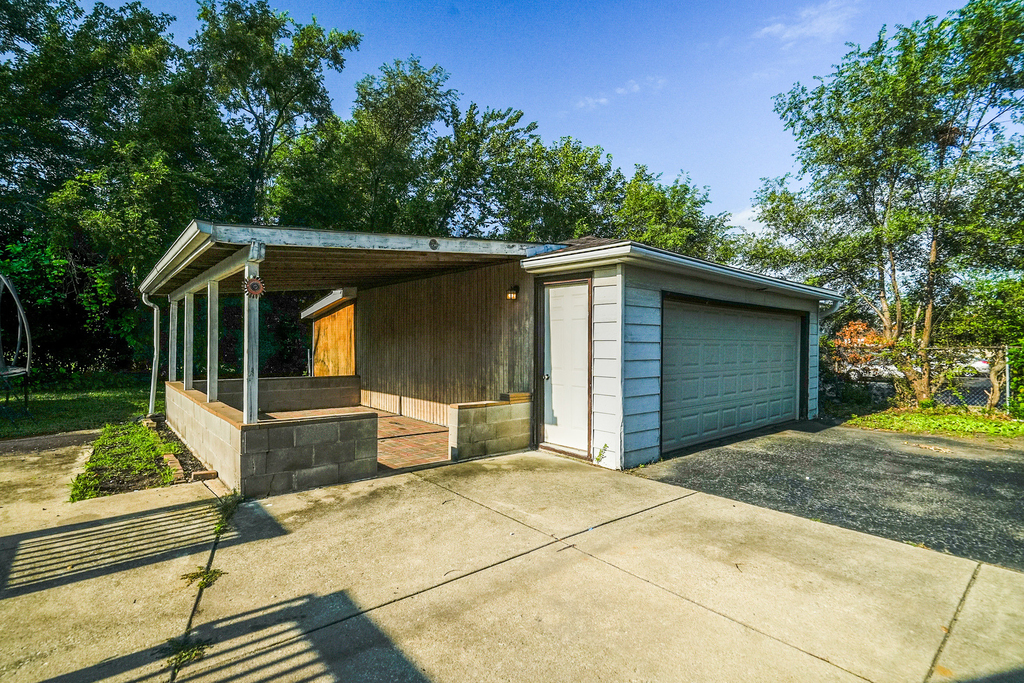 7945 W 91st Street - Photo 32