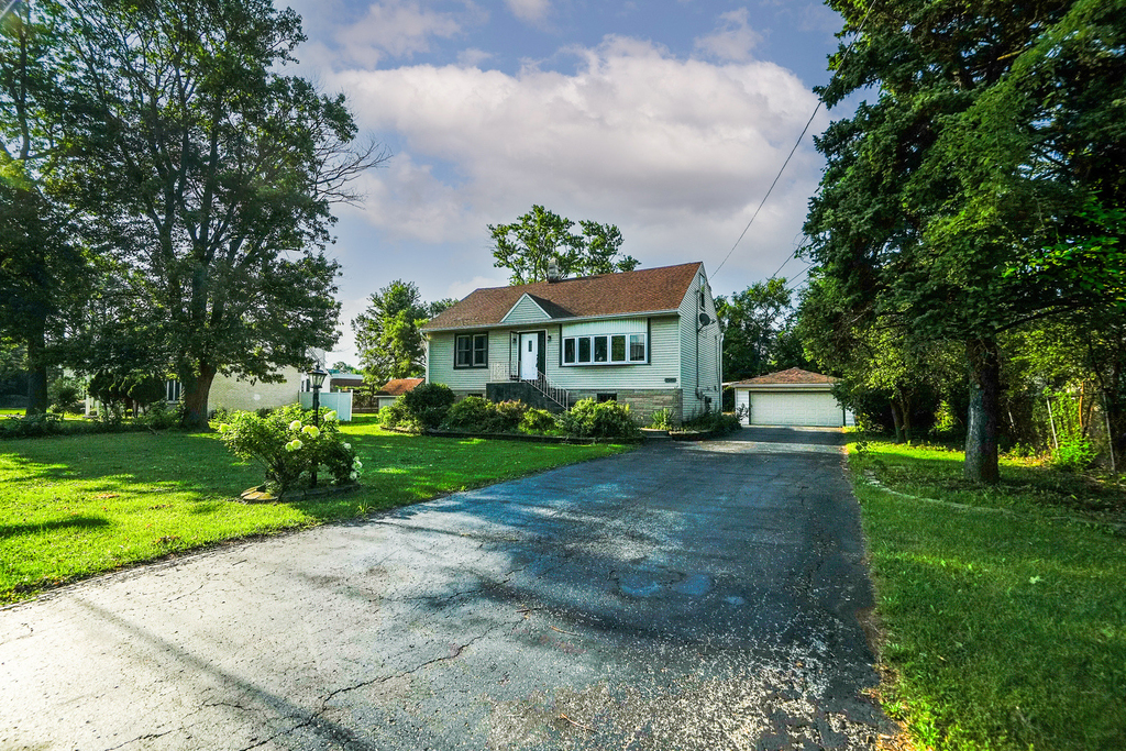 7945 W 91st Street - Photo 0