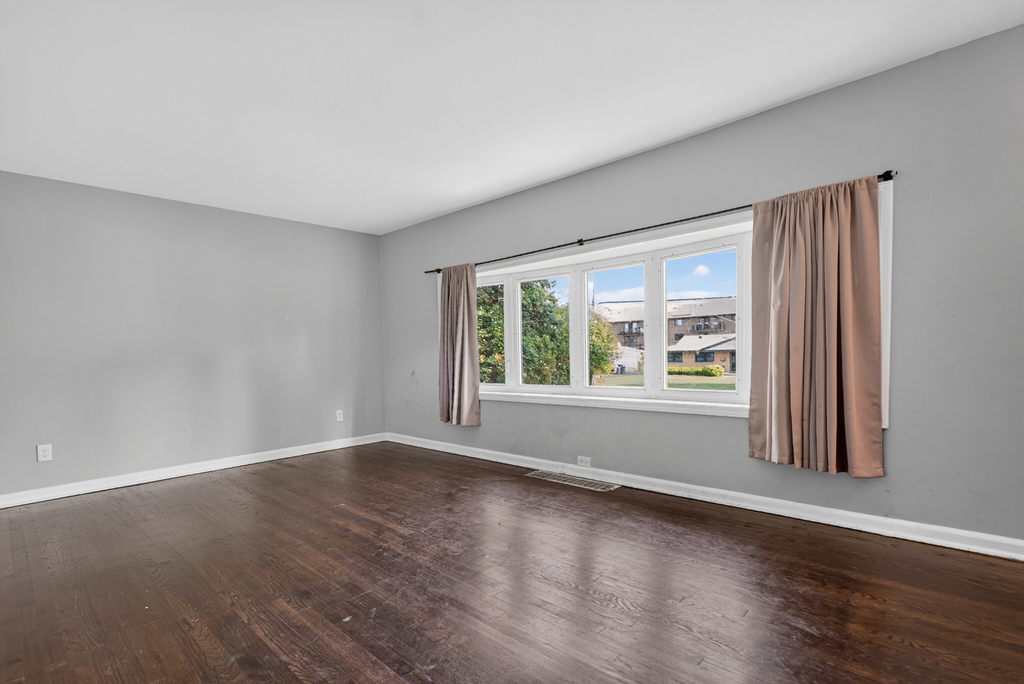 7945 W 91st Street - Photo 2