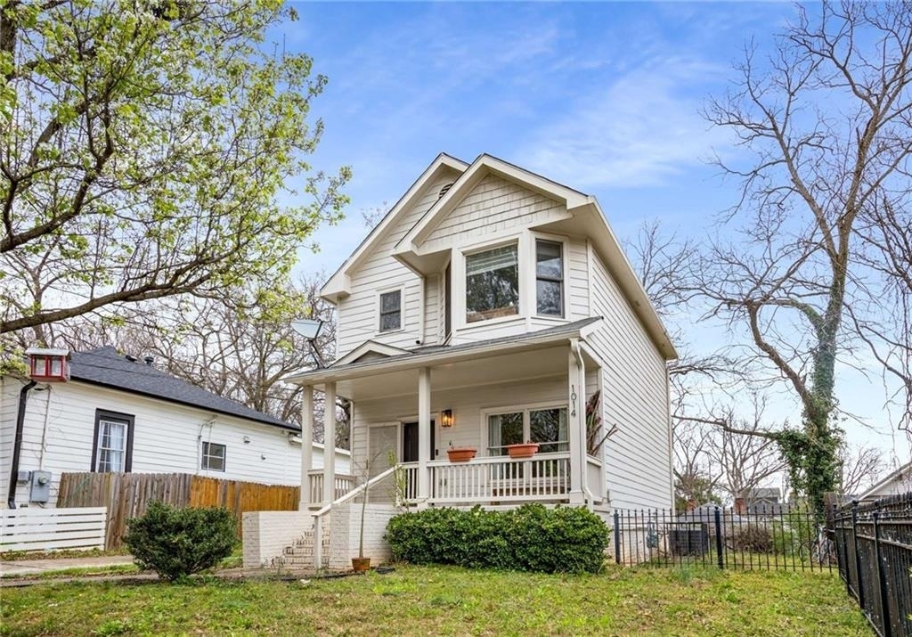 1014 Fern Avenue Se - Photo 0