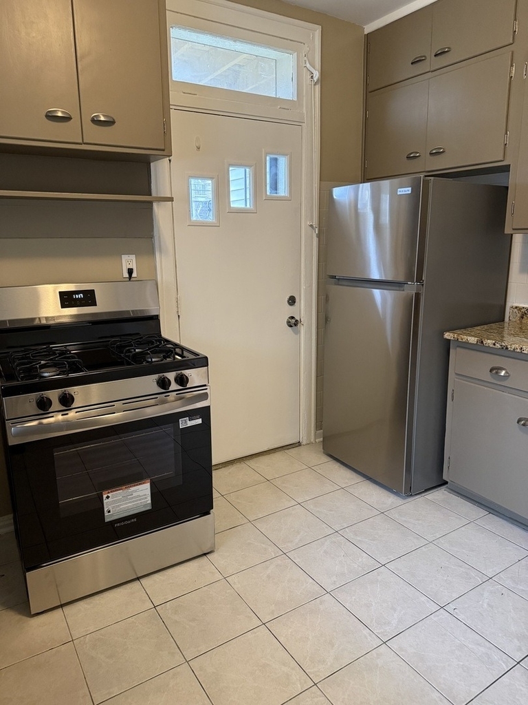 10240 S Eberhart Avenue - Photo 10