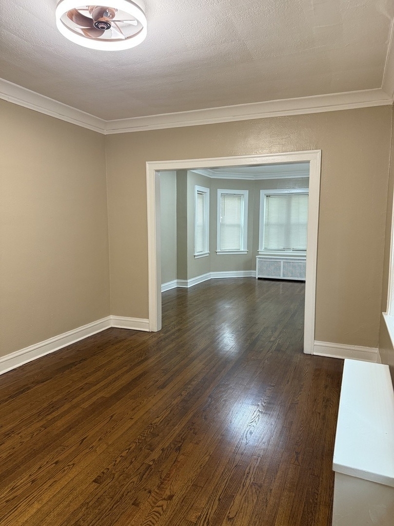 10240 S Eberhart Avenue - Photo 4