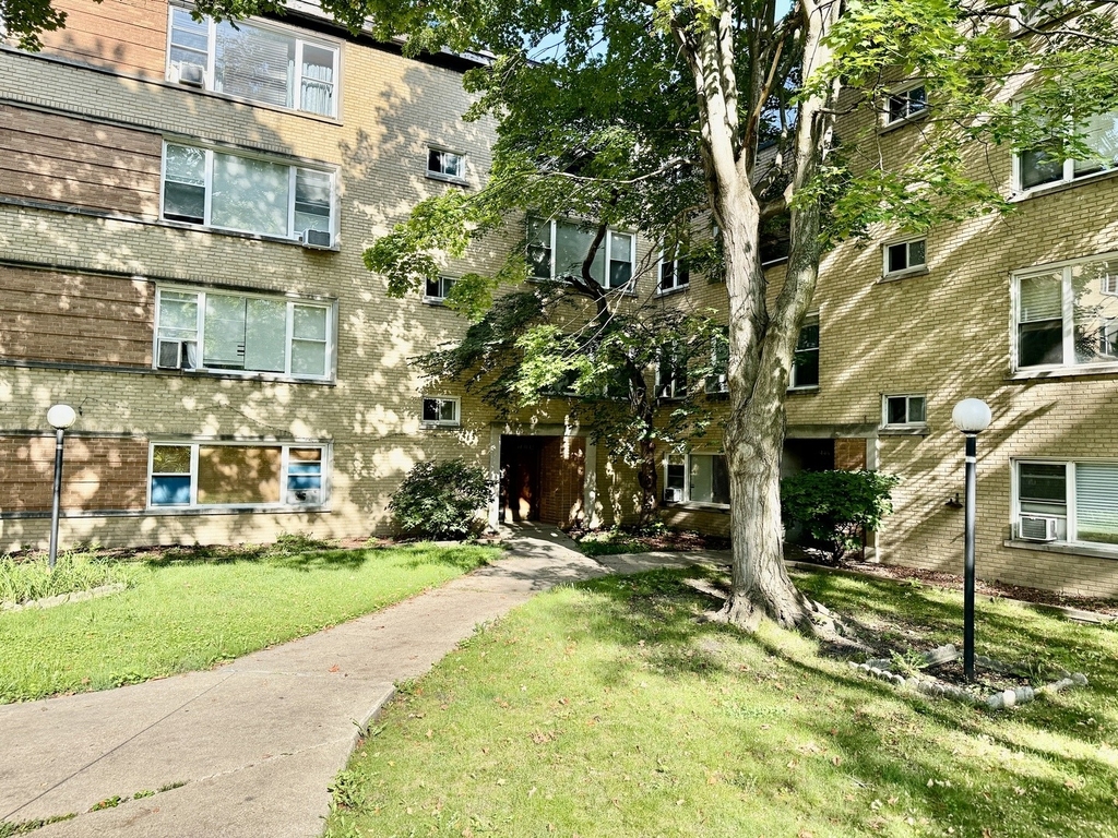 6146 N Damen Avenue - Photo 2