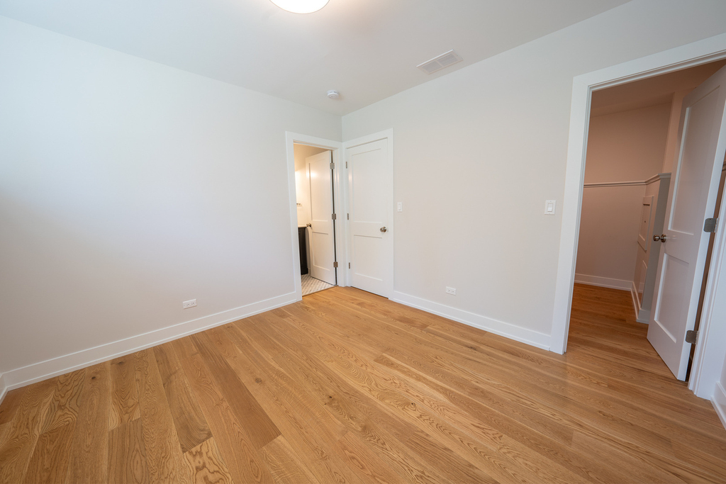 1901 W Berwyn Avenue - Photo 8