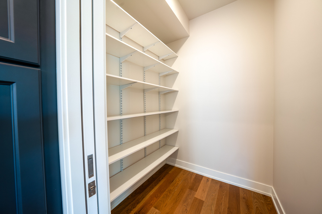 1901 W Berwyn Avenue - Photo 2