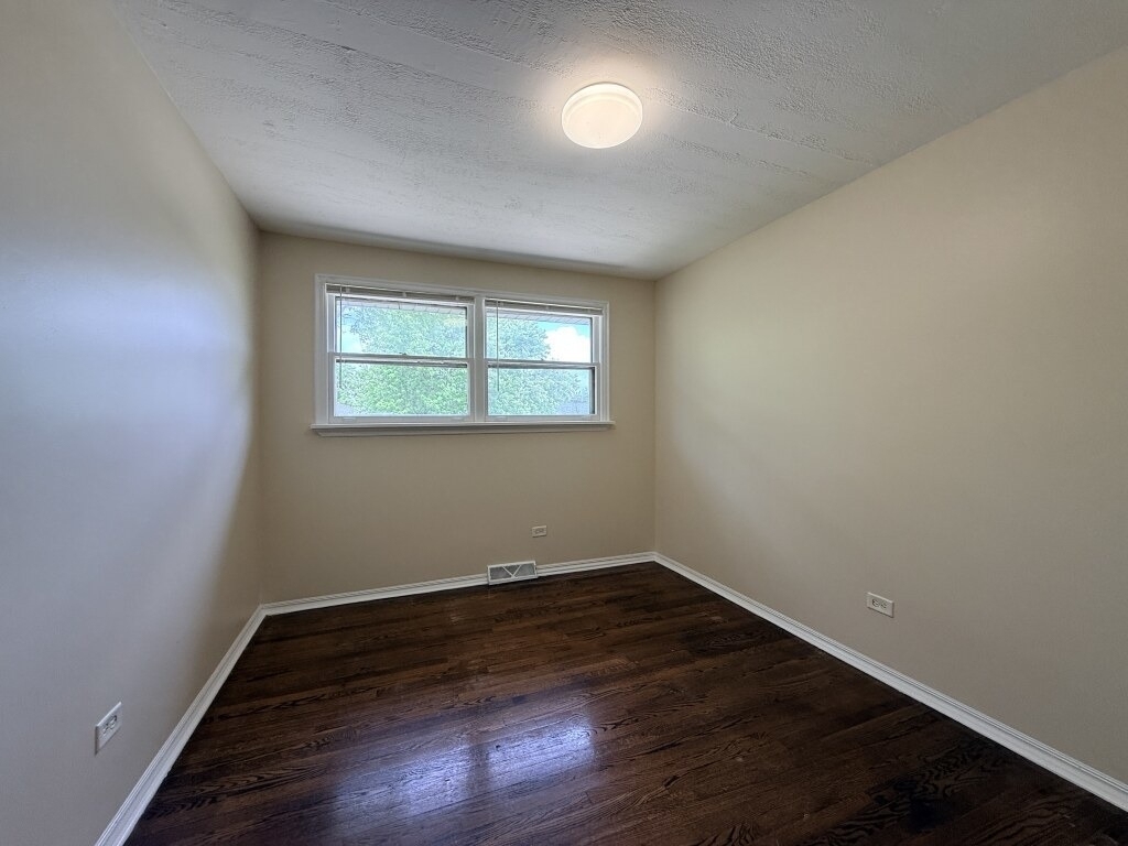 8517 W 87th Place - Photo 14