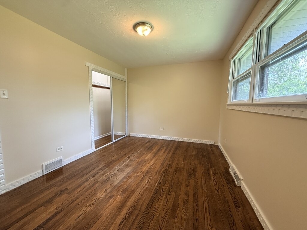 8517 W 87th Place - Photo 9