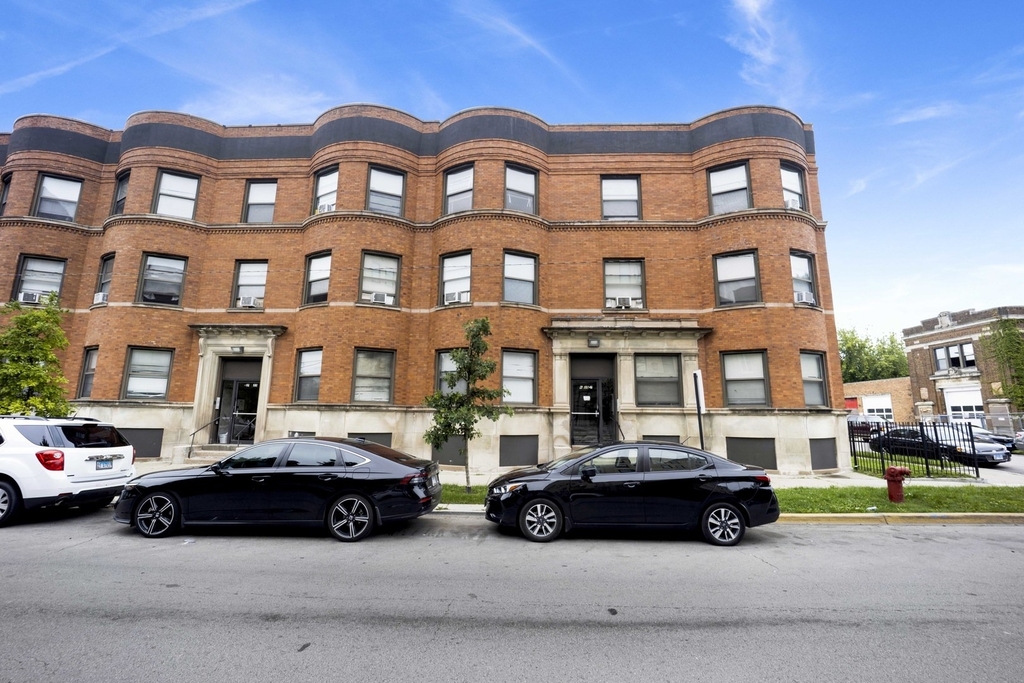 6225 S Dorchester Avenue - Photo 1