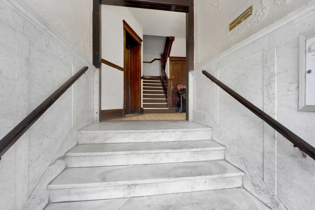 6225 S Dorchester Avenue - Photo 2