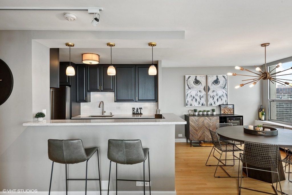 2626 N Lakeview Avenue - Photo 5