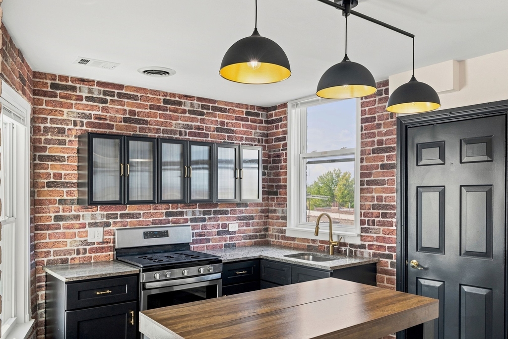 238 W 31st Street - Photo 4