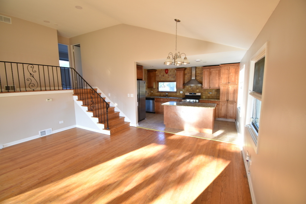 907 S Elmhurst Road - Photo 3