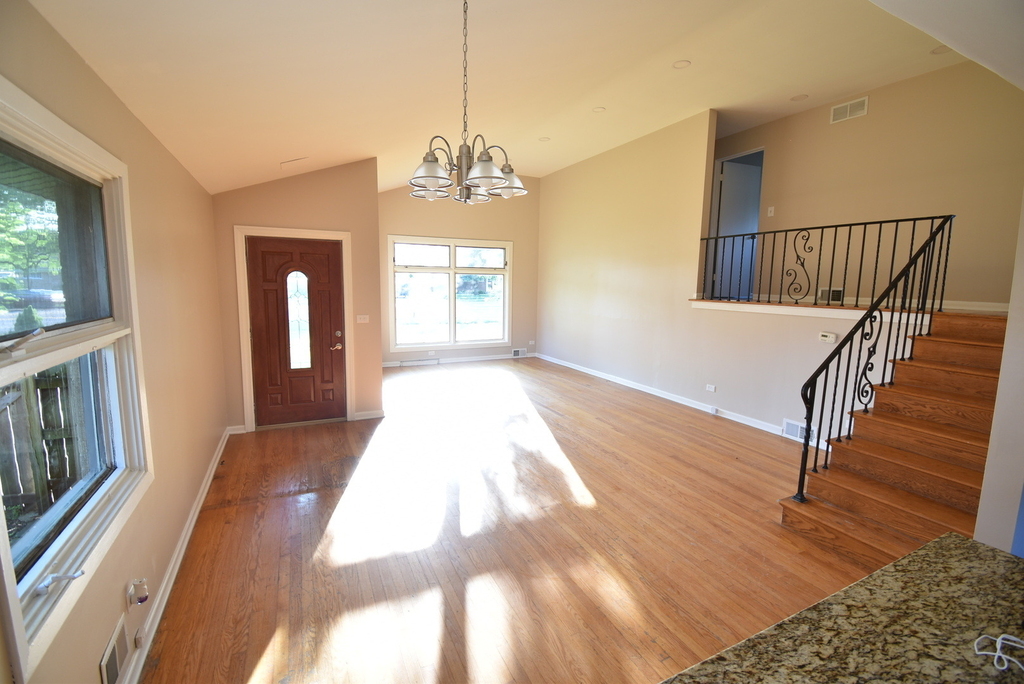 907 S Elmhurst Road - Photo 4