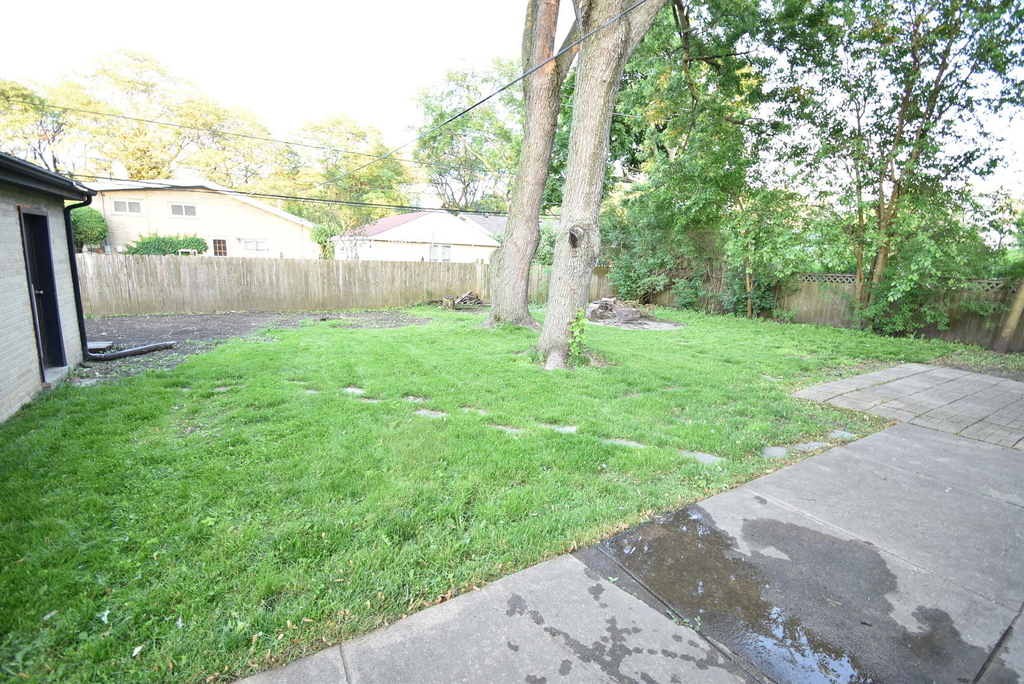 907 S Elmhurst Road - Photo 1