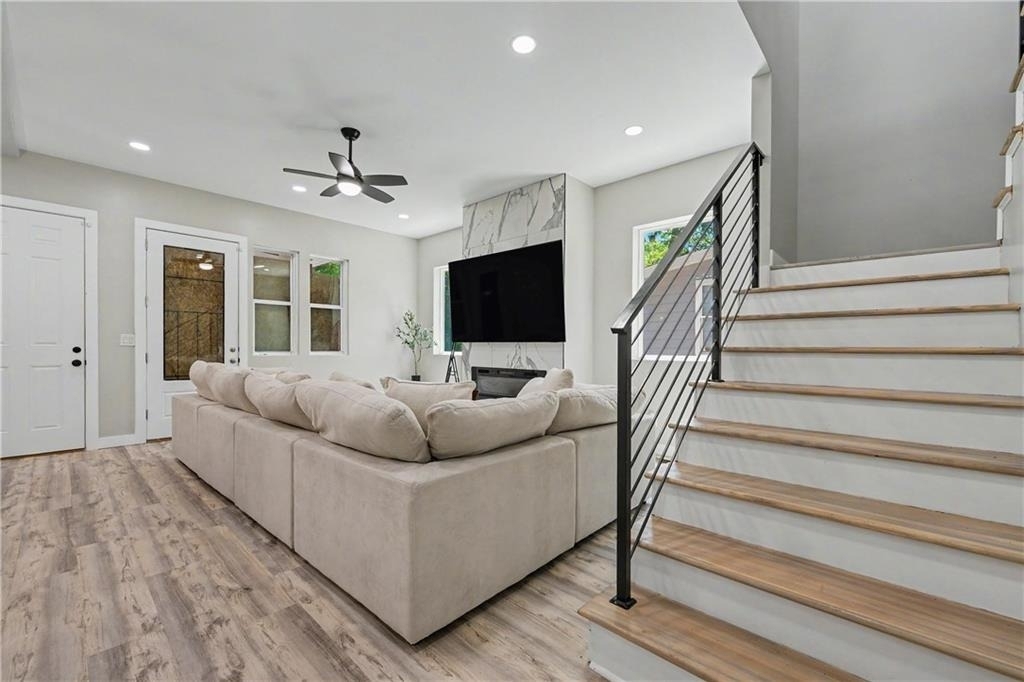 726 Windsor Street Sw - Photo 9