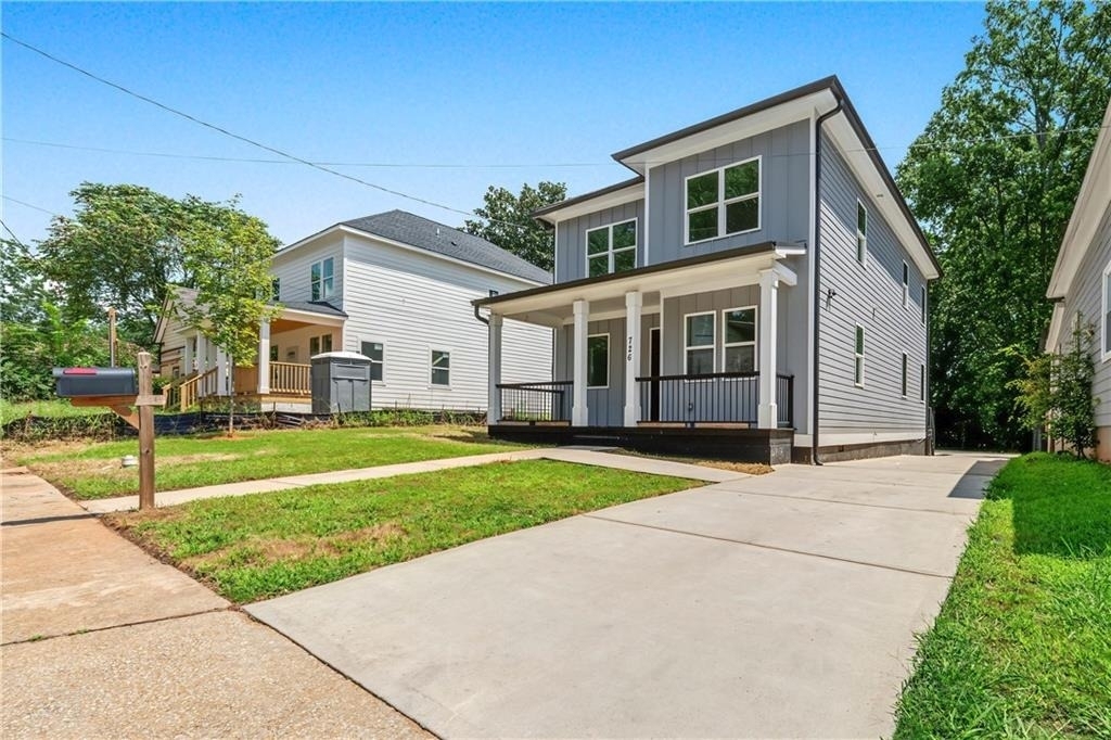 726 Windsor Street Sw - Photo 1