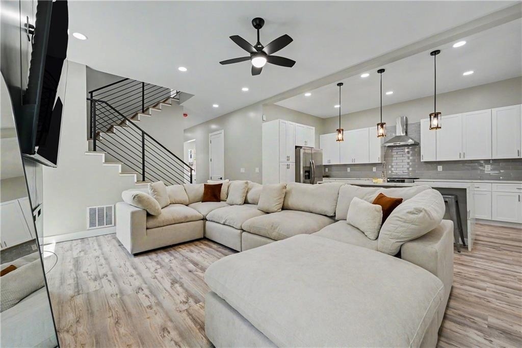 726 Windsor Street Sw - Photo 10