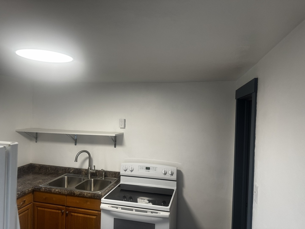 105 University Street - Photo 5