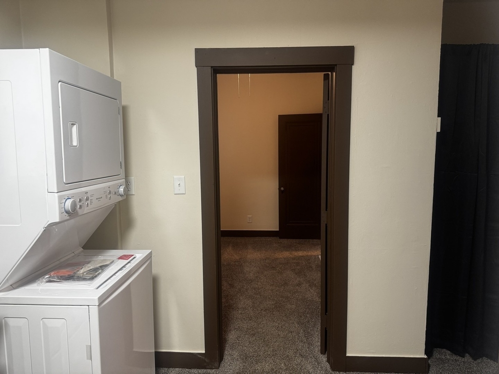 105 University Street - Photo 9