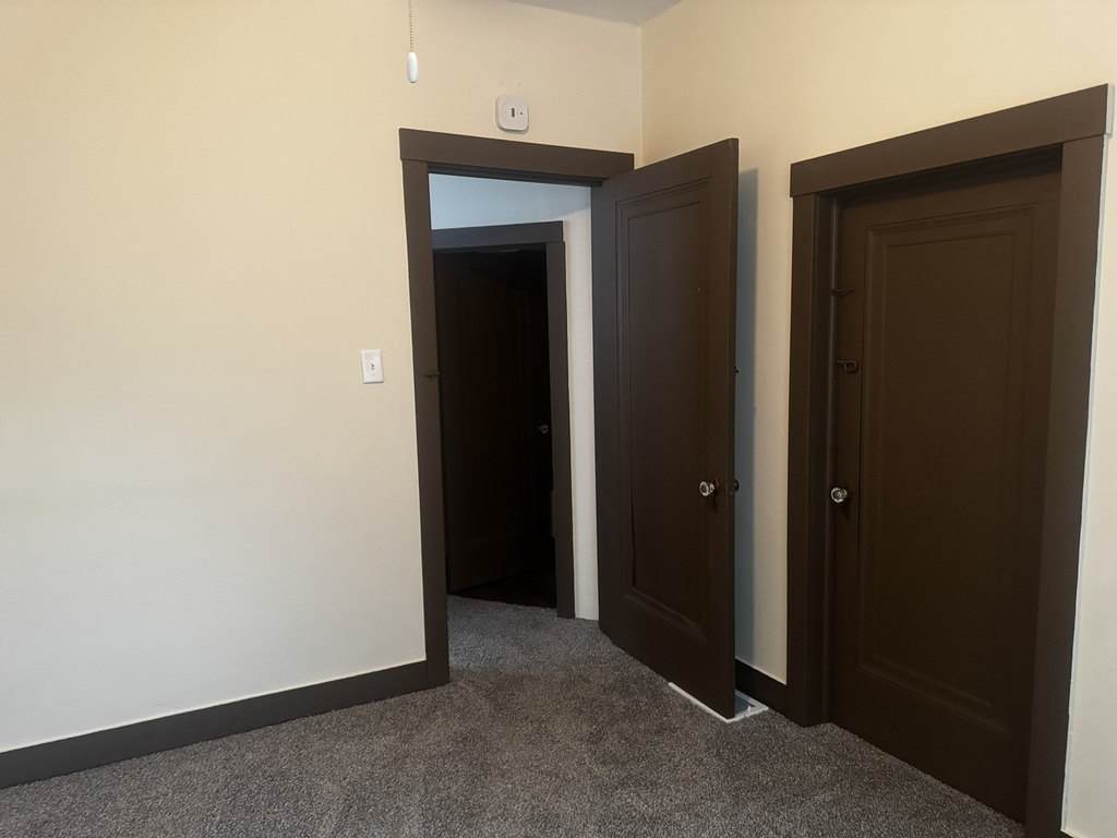 105 University Street - Photo 5