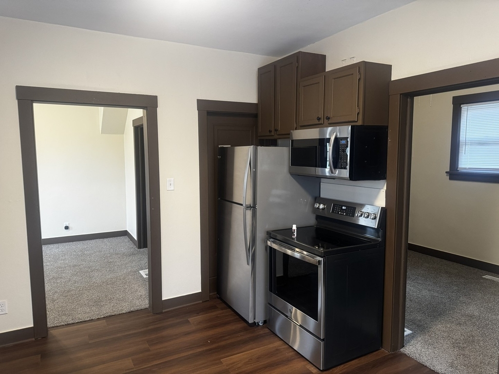 105 University Street - Photo 12