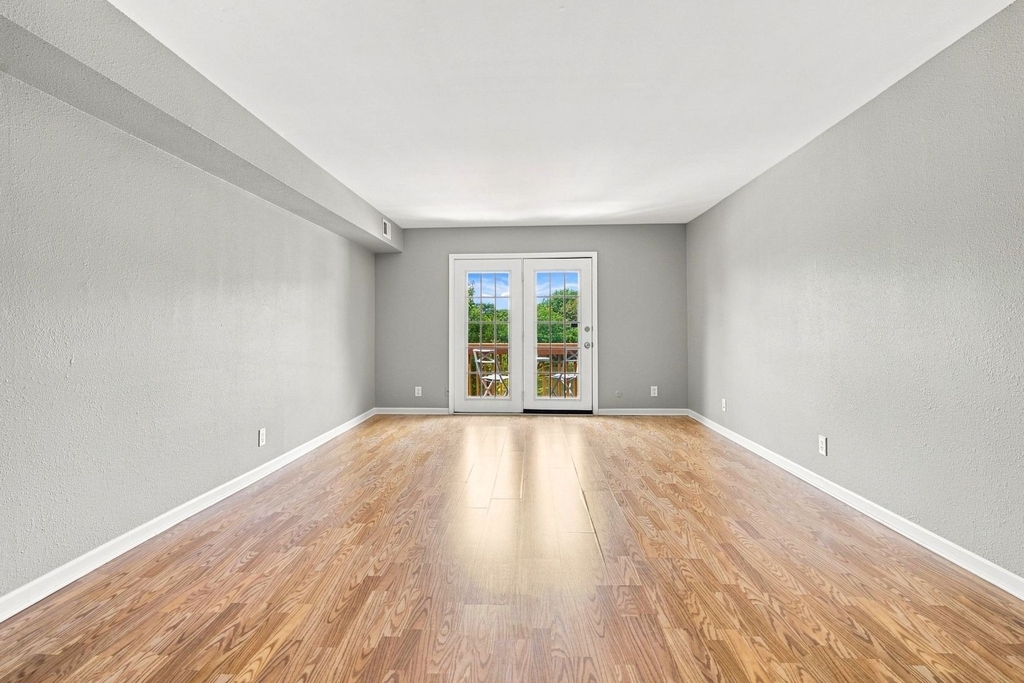 1895 Tall Oaks Drive - Photo 3