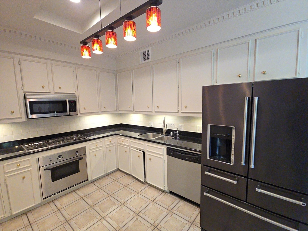 9731 Briar Forest Drive - Photo 4