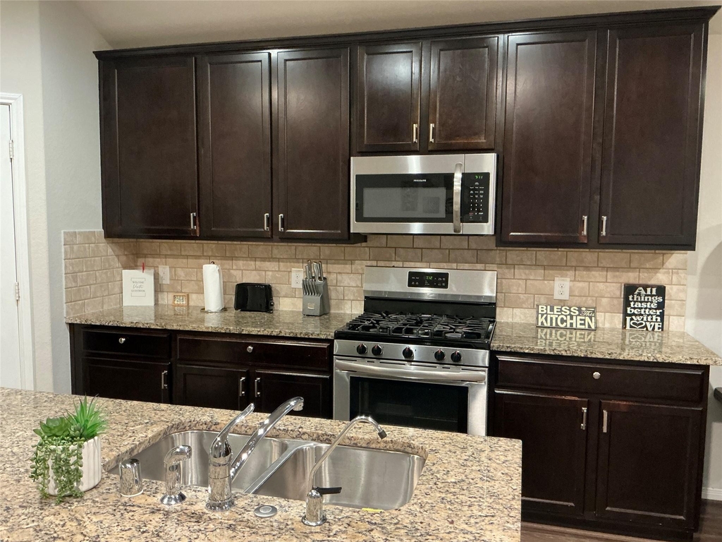 4030 Emperor Valley Lane - Photo 14