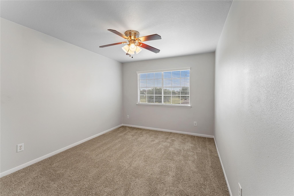 21915 Sunvolt Court - Photo 36