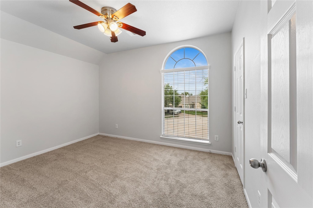 21915 Sunvolt Court - Photo 40