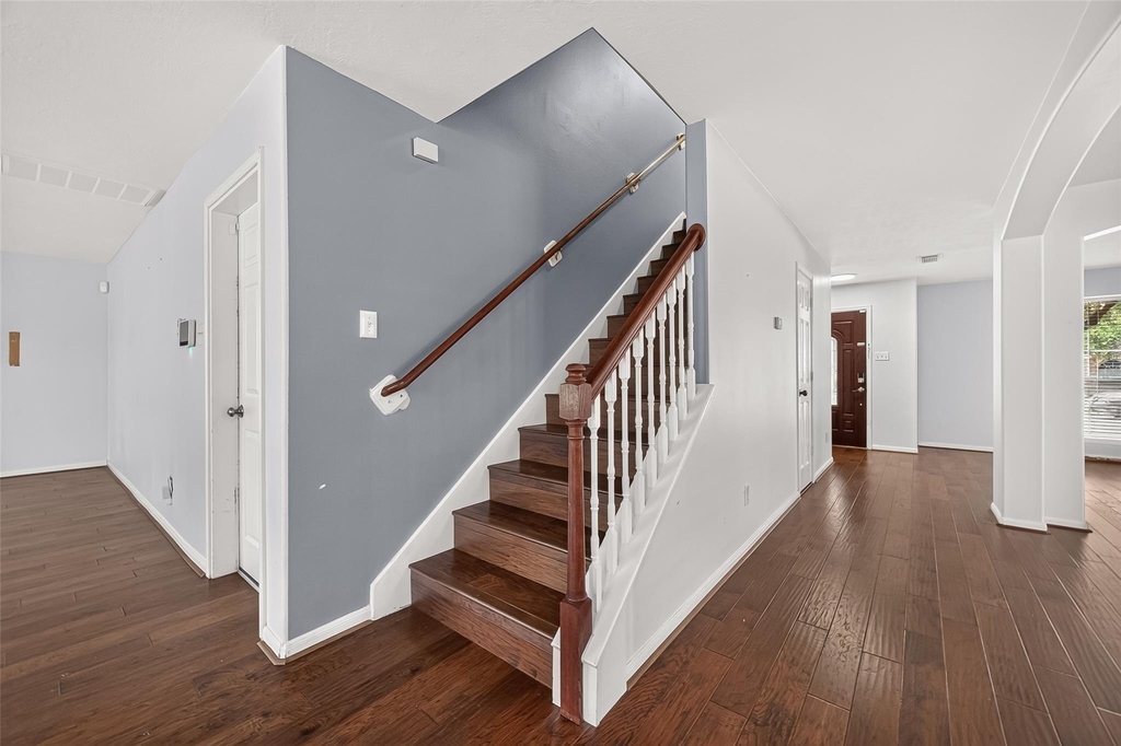 25346 Barmby Drive - Photo 10