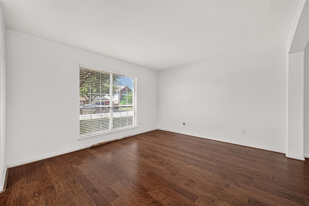 25346 Barmby Drive - Photo 4