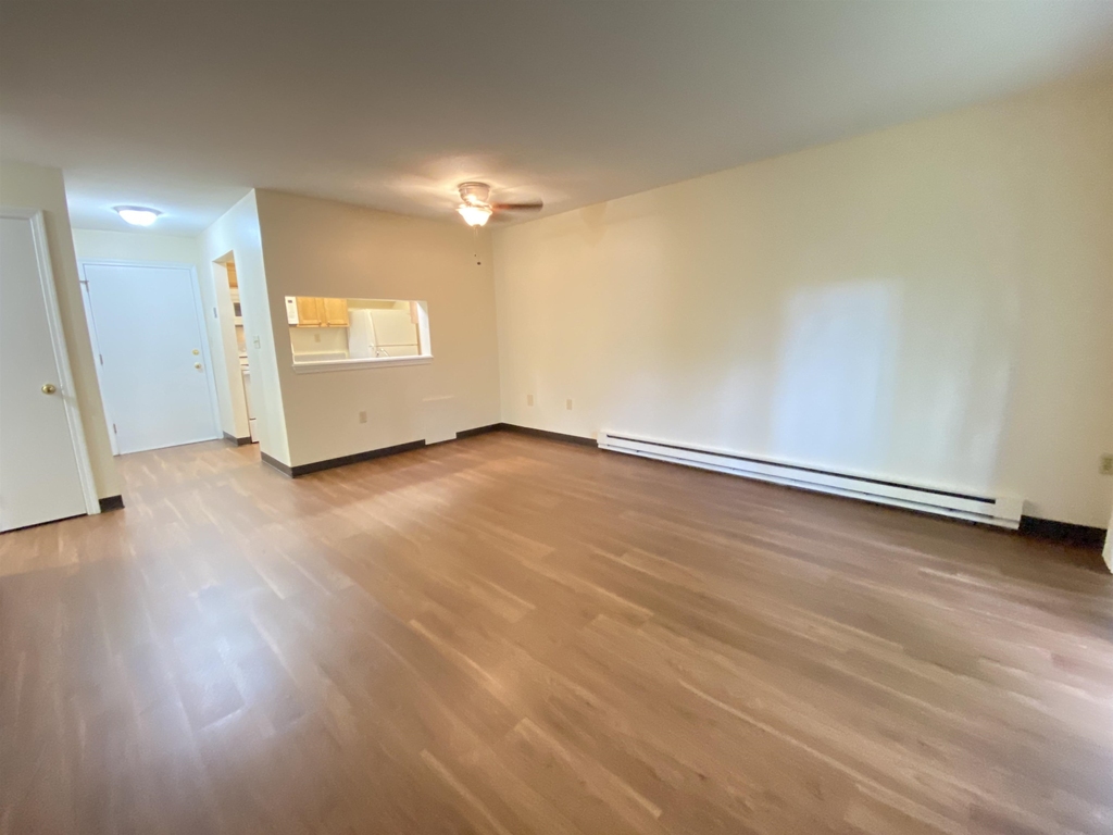 147 Eastern - Photo 16