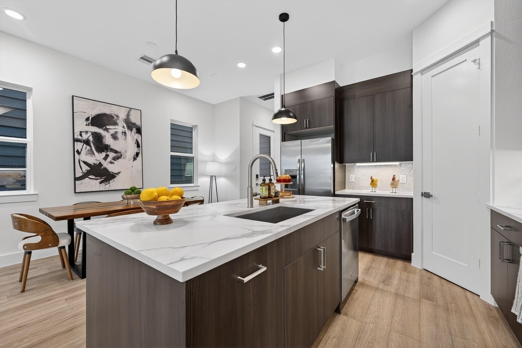 305 Marcella Street - Photo 8