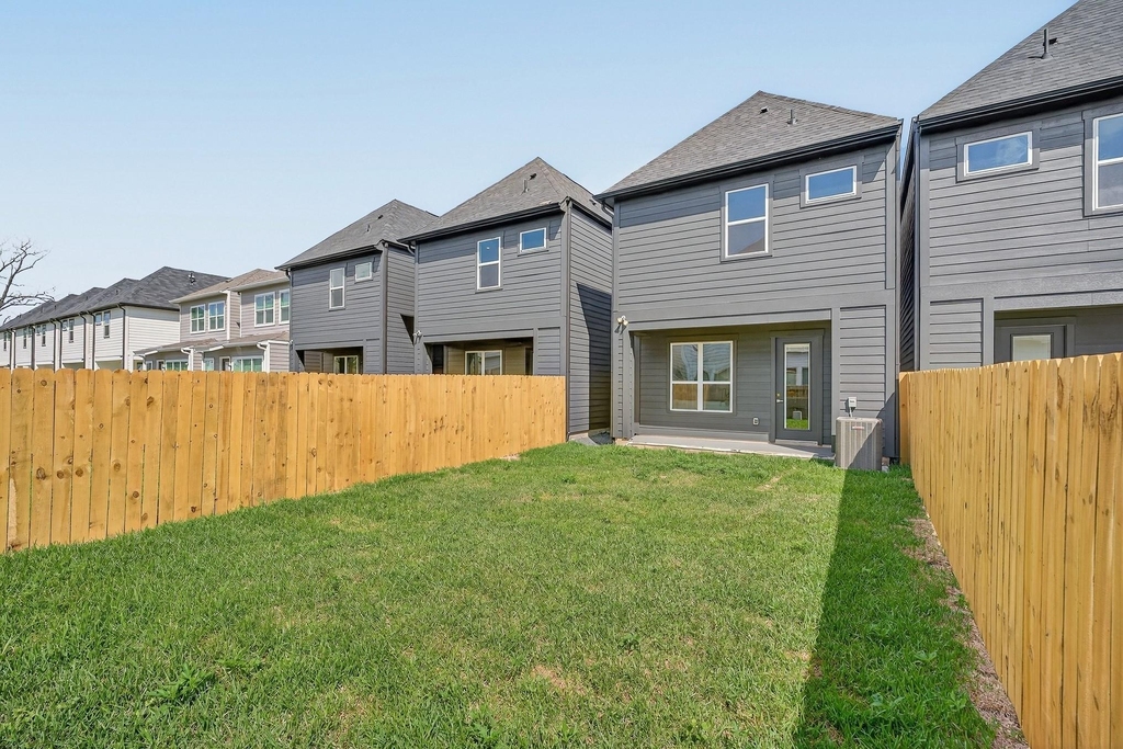 305 Marcella Street - Photo 41