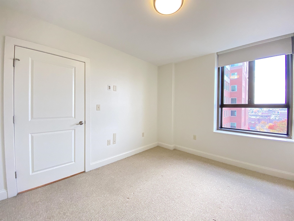 875 Elm - Photo 21