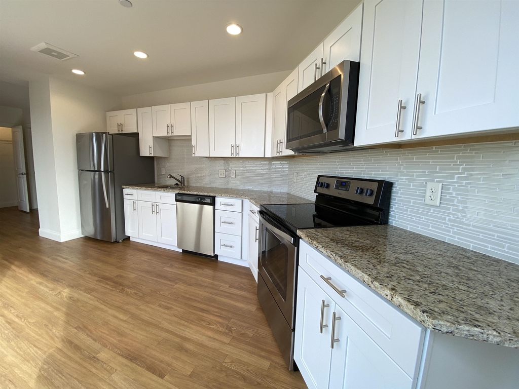 875 Elm - Photo 10