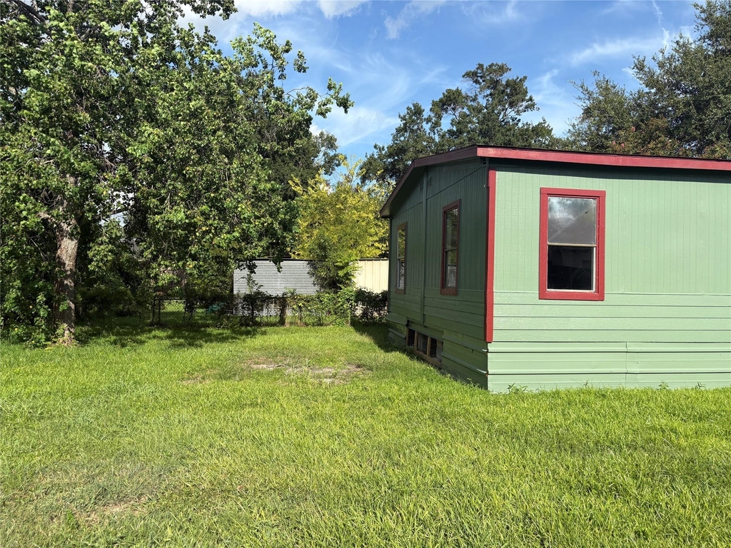 16211 N Shore Drive - Photo 2