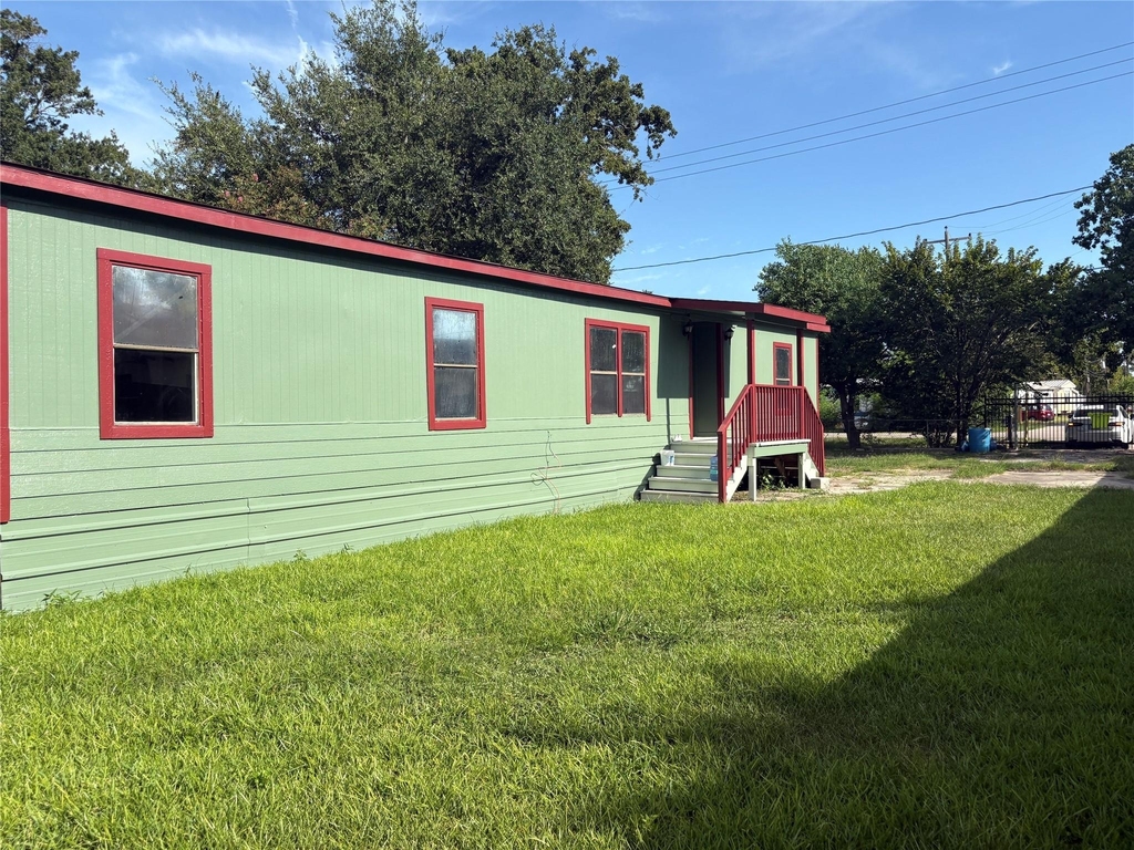 16211 N Shore Drive - Photo 1