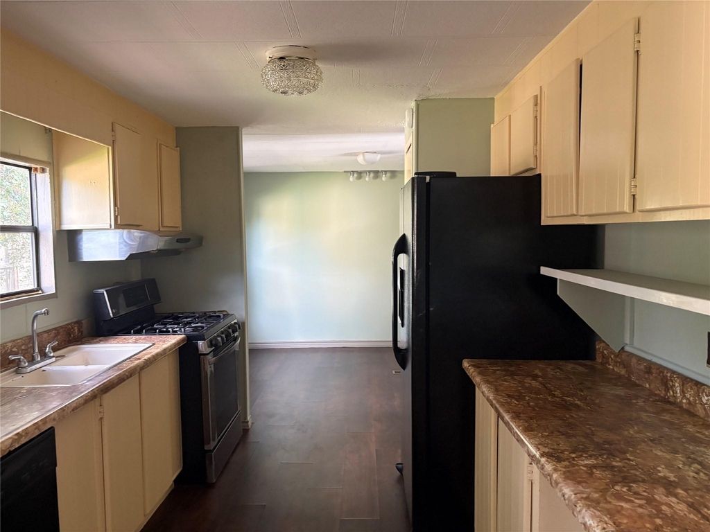 16211 N Shore Drive - Photo 11