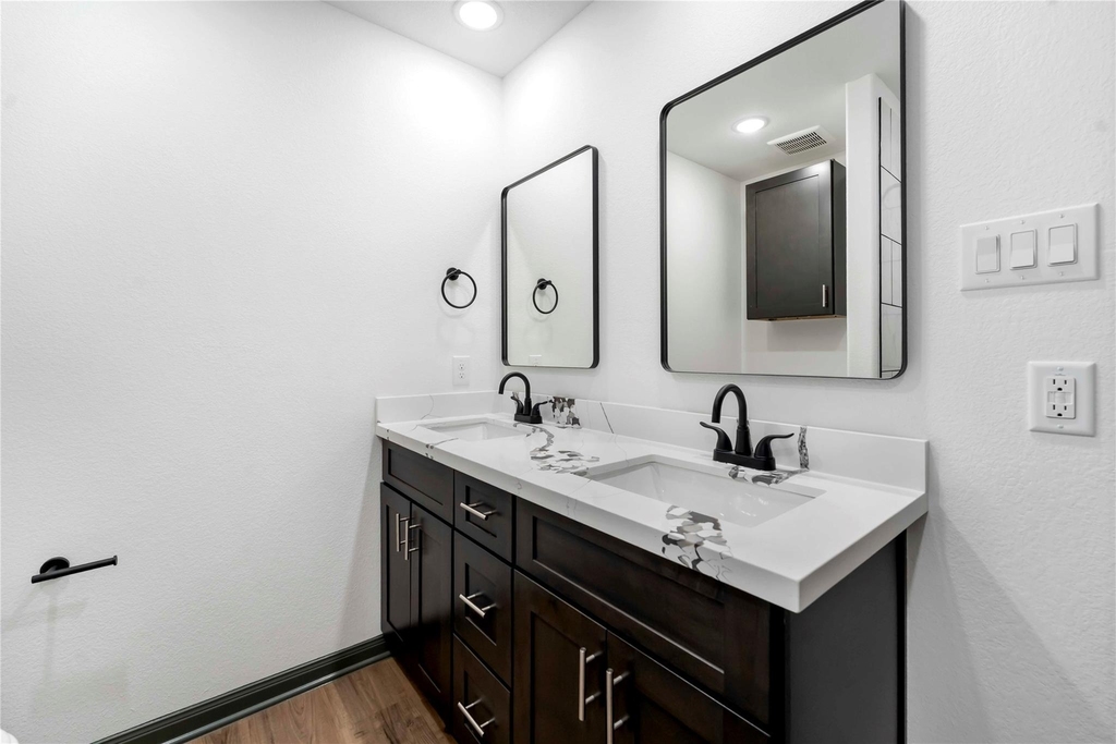7987 Chateau Street - Photo 29