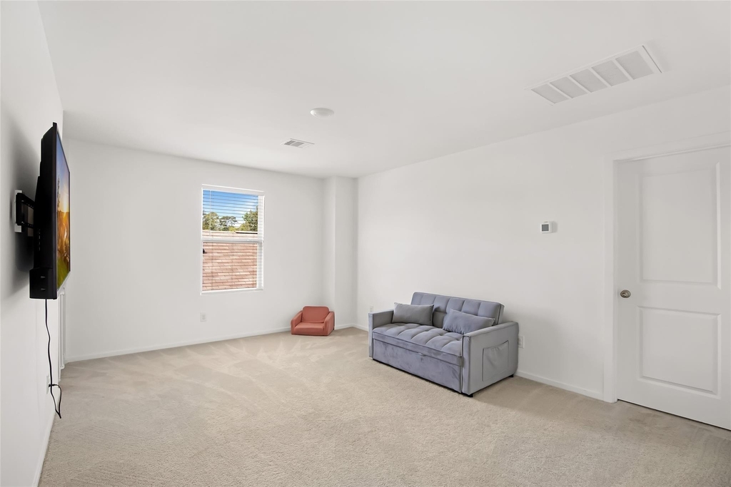 21027 Santopadre Street - Photo 16
