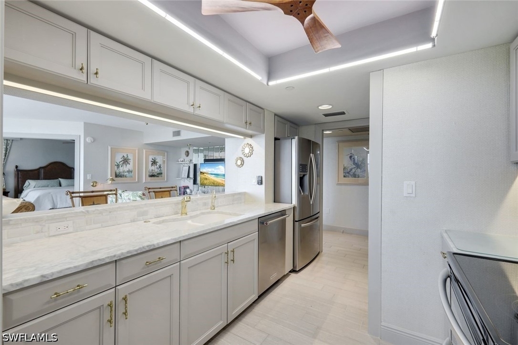 6361 Pelican Bay Boulevard - Photo 7