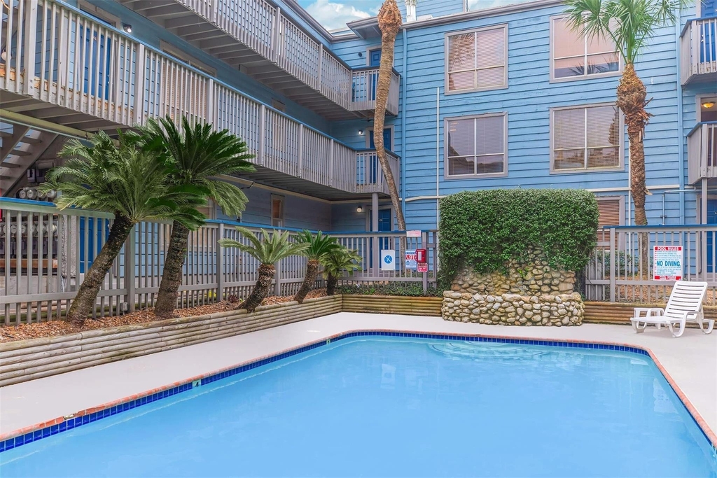 8100 Seawall Boulevard - Photo 16