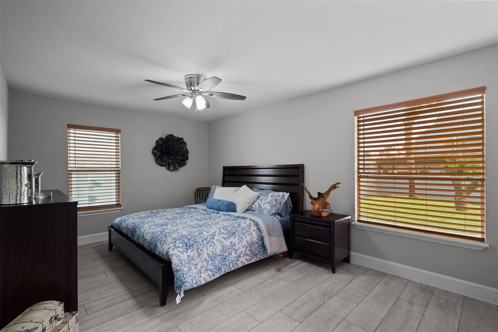 8100 Seawall Boulevard - Photo 6
